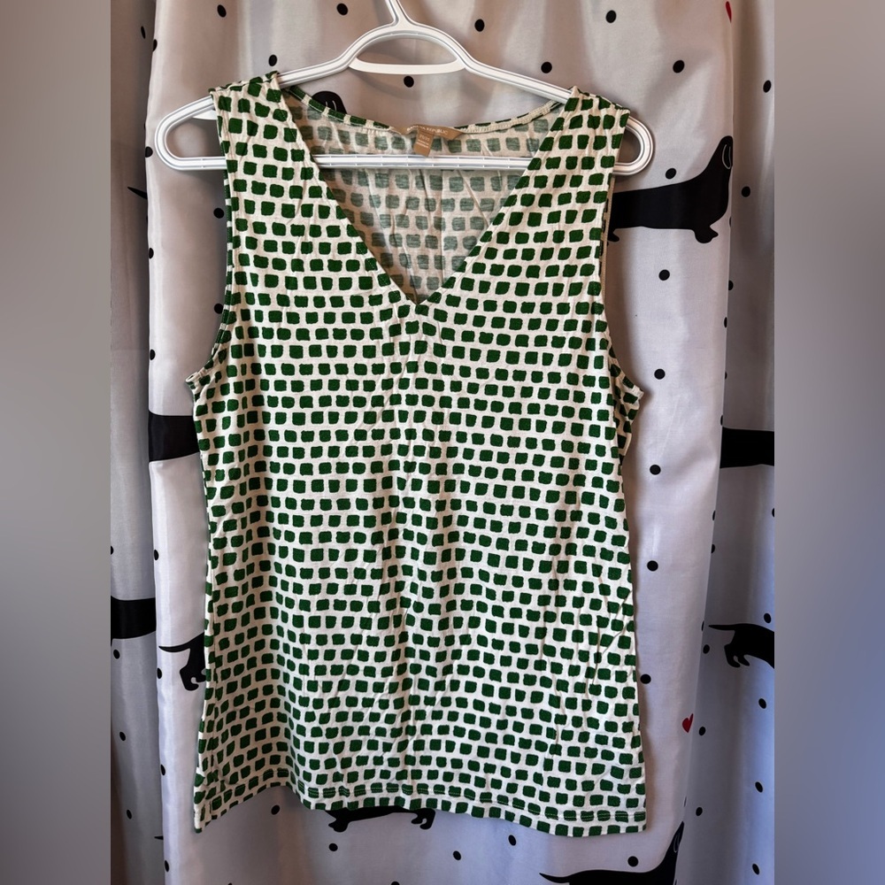 Banana Republic Green and White Patterned V-Neck Tank Top